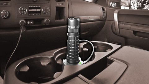 Latarka akumulatorowa Maglite Mag-Tac Rechargeable LED z profilowaną głowicą